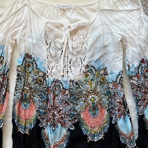 Socialite bohemian cold shoulders top size XS